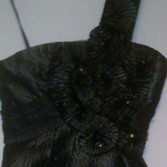 Chrome Fashion Dress with shoulder flower decals - Picture 4 of 4